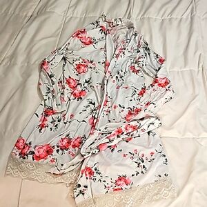 Beautiful Nursing Robe size Large, super soft and has pockets